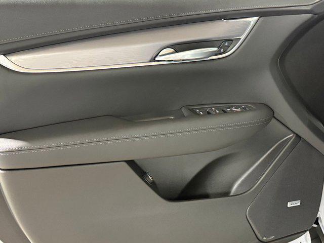 new 2025 Cadillac XT5 car, priced at $39,122