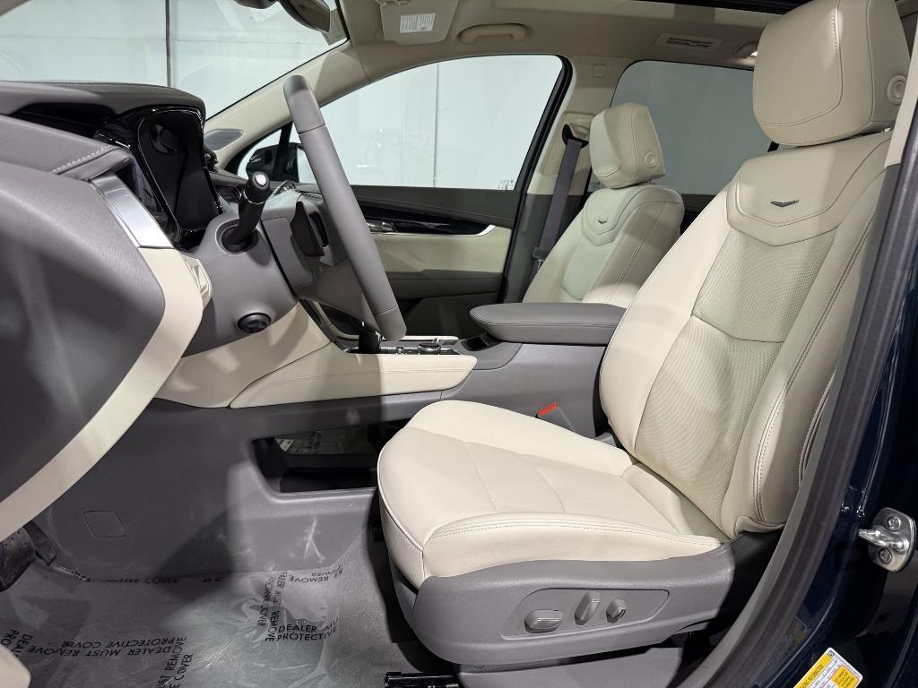 new 2025 Cadillac XT6 car, priced at $57,812