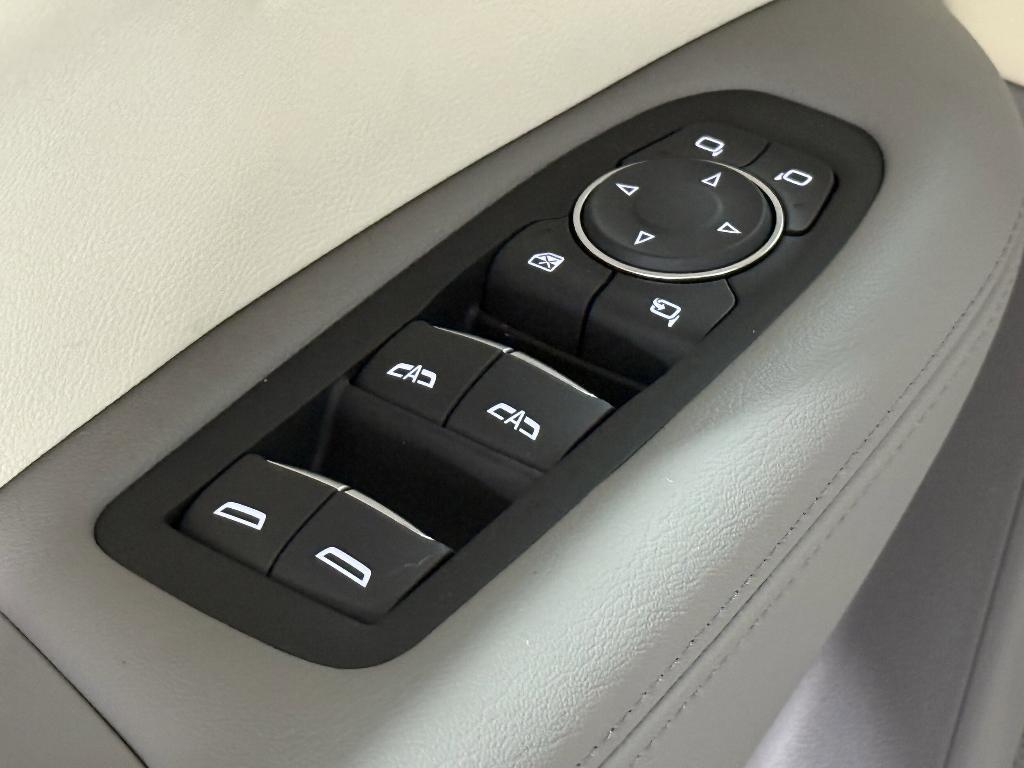 new 2025 Cadillac XT6 car, priced at $58,011