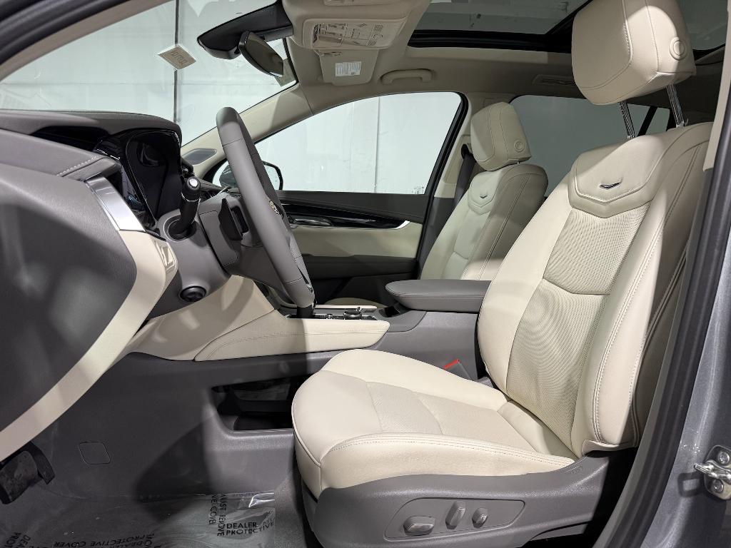 new 2025 Cadillac XT6 car, priced at $57,281