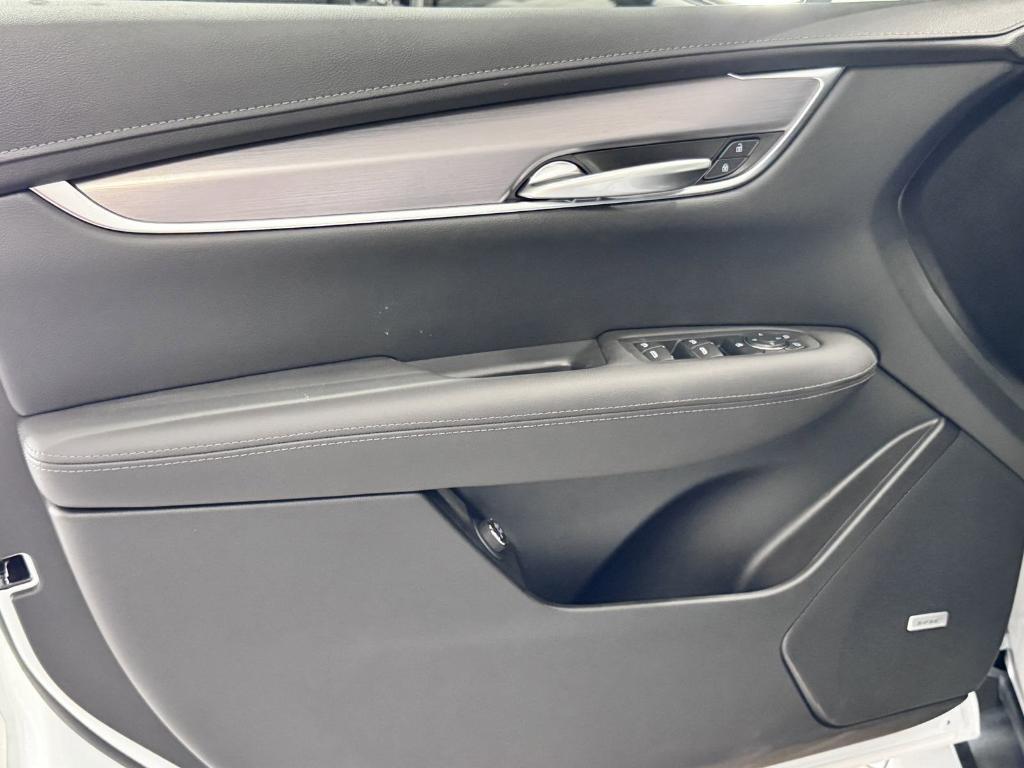 new 2025 Cadillac XT5 car, priced at $46,125