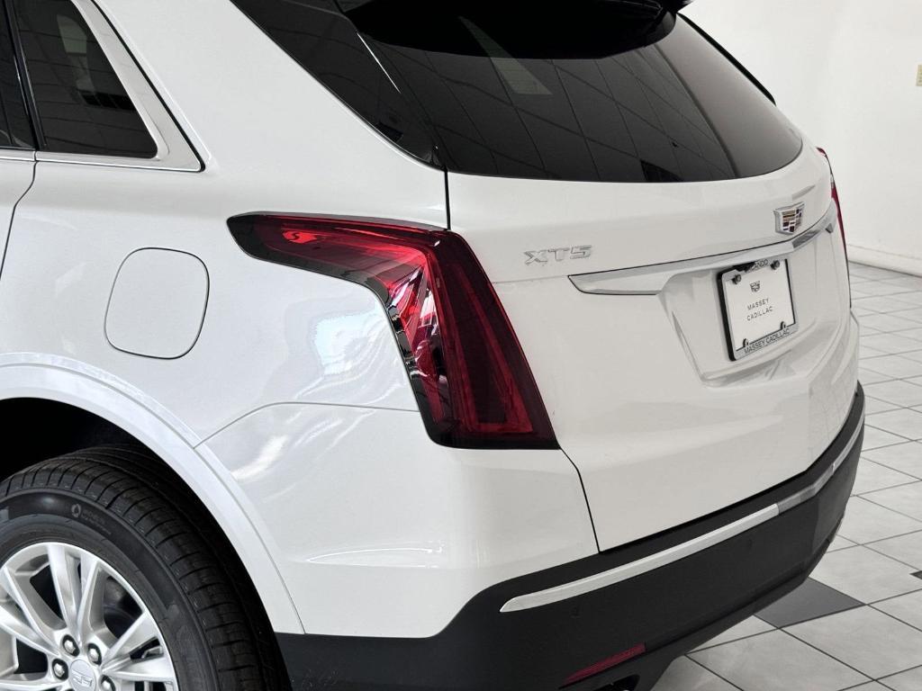 new 2025 Cadillac XT5 car, priced at $46,125