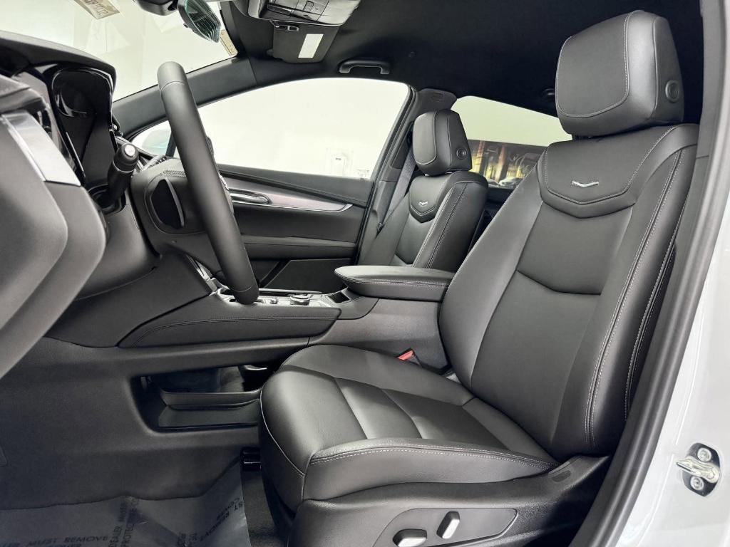 new 2025 Cadillac XT5 car, priced at $46,622