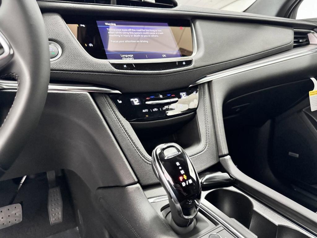 new 2025 Cadillac XT5 car, priced at $46,622