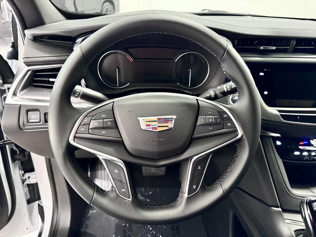 new 2025 Cadillac XT5 car, priced at $46,125