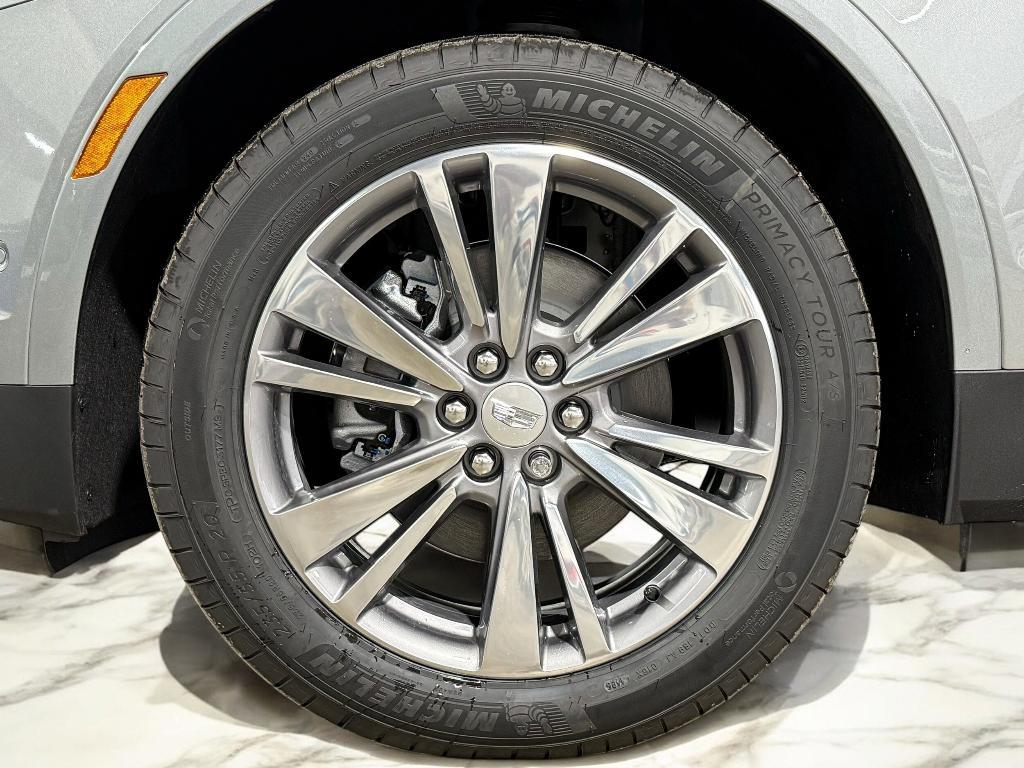 new 2025 Cadillac XT5 car, priced at $56,571