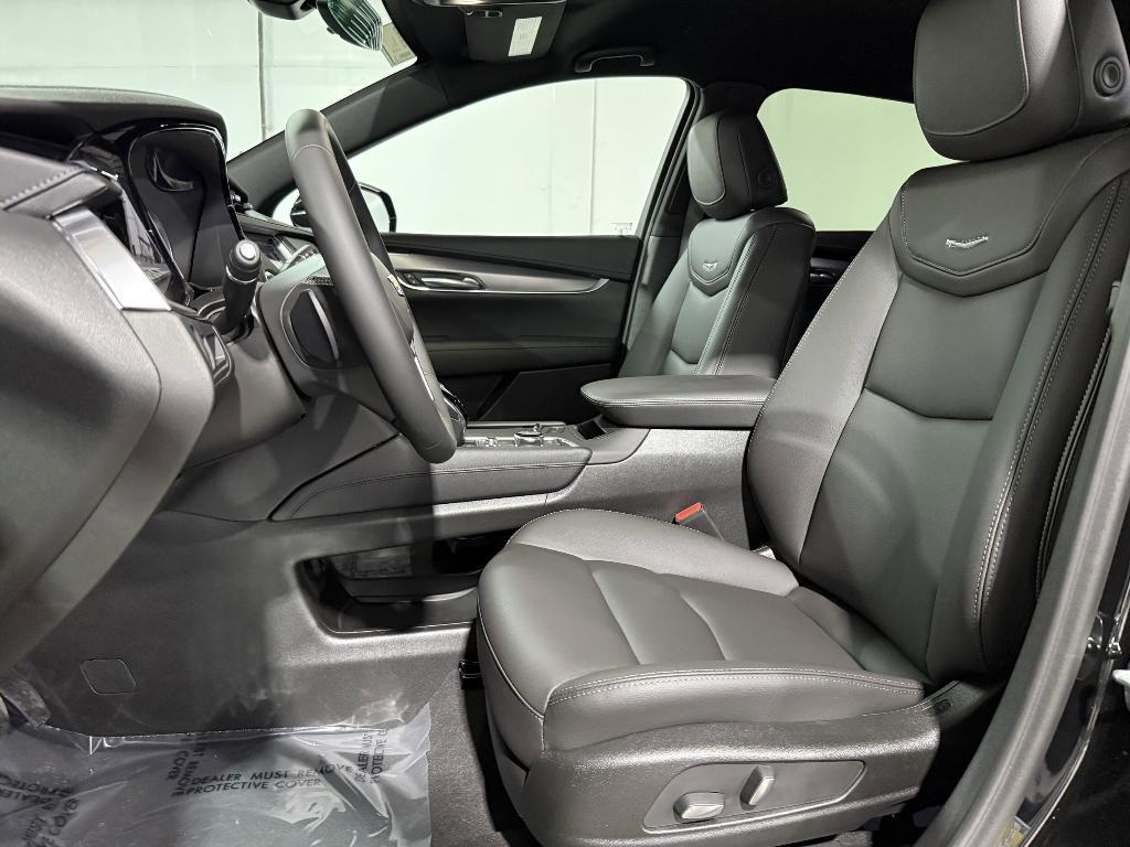 new 2025 Cadillac XT5 car, priced at $46,221