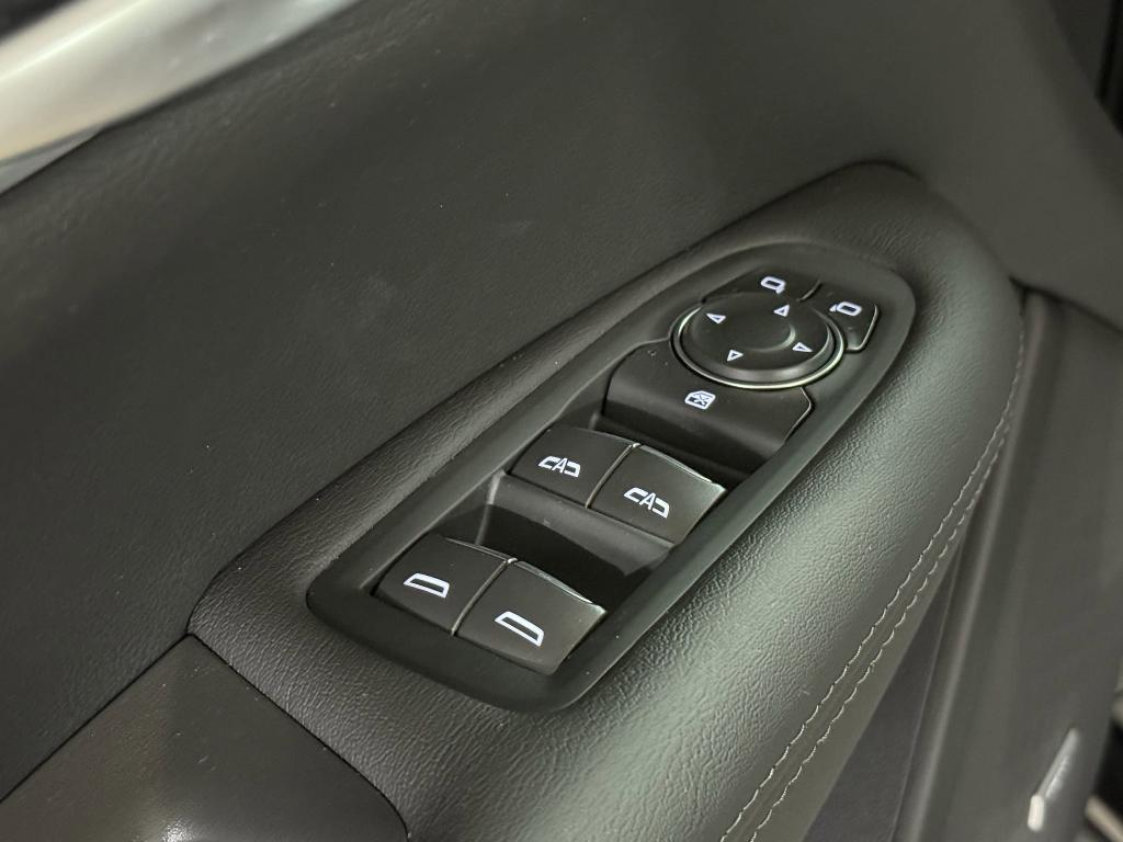 new 2025 Cadillac XT5 car, priced at $46,221