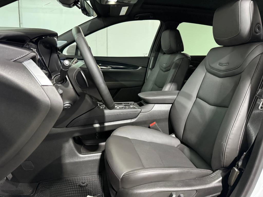 new 2025 Cadillac XT5 car, priced at $59,311