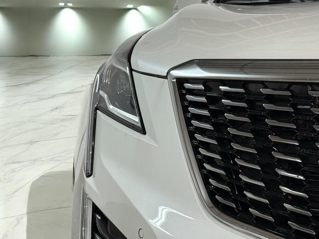new 2025 Cadillac XT5 car, priced at $46,611