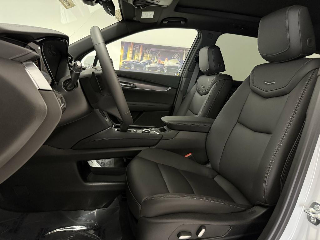 new 2025 Cadillac XT6 car, priced at $50,313