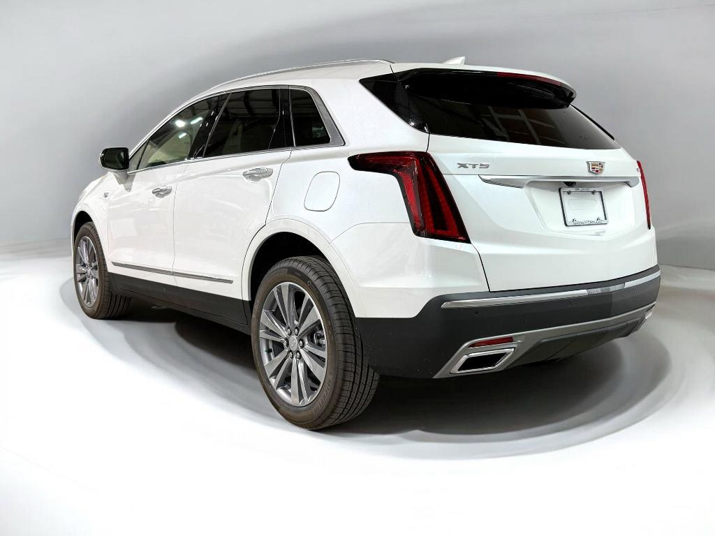new 2025 Cadillac XT5 car, priced at $55,211