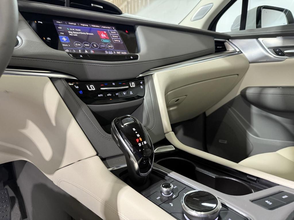 new 2025 Cadillac XT5 car, priced at $55,211