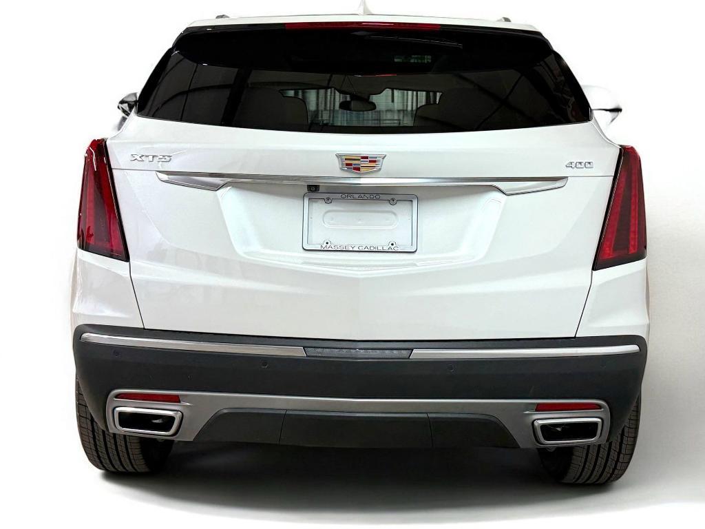 new 2025 Cadillac XT5 car, priced at $55,211