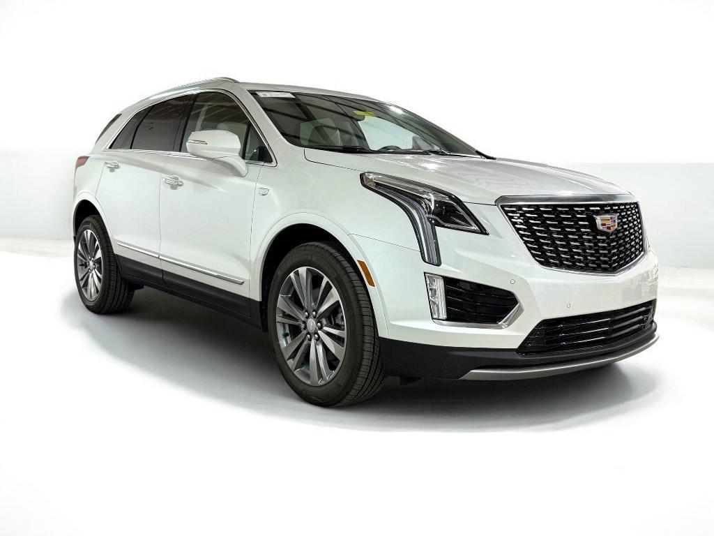 new 2025 Cadillac XT5 car, priced at $55,211
