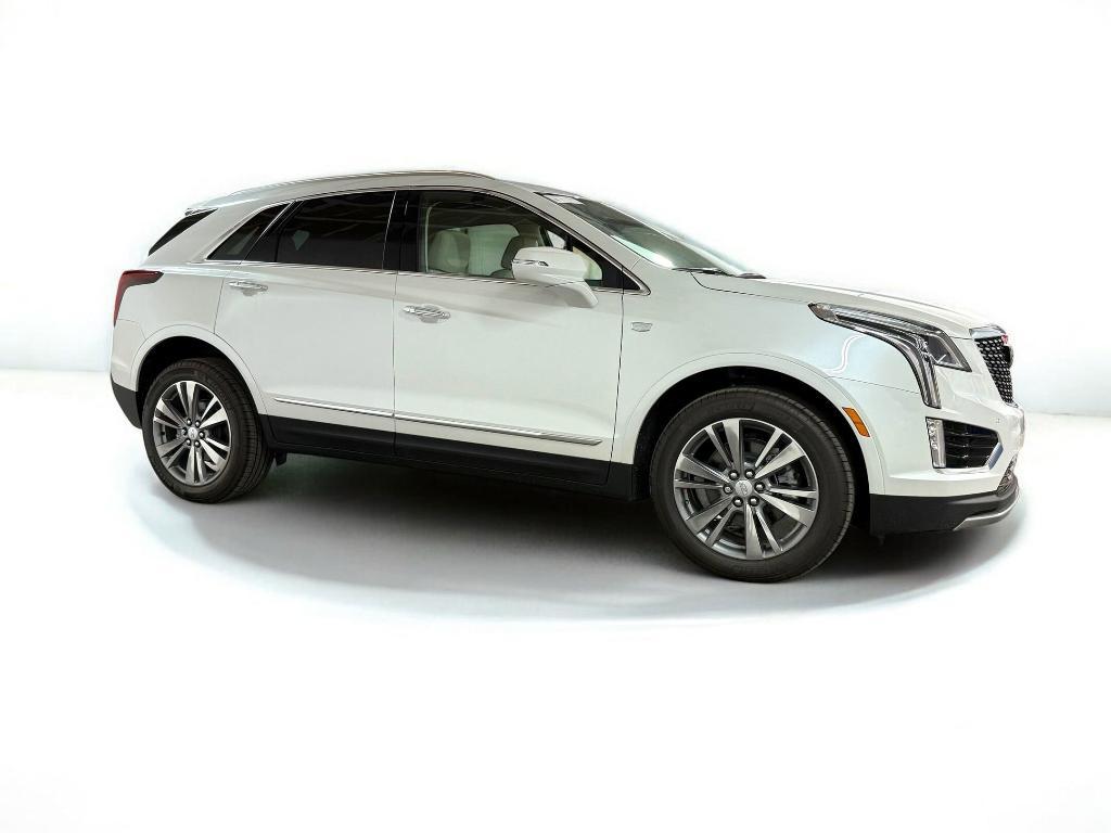 new 2025 Cadillac XT5 car, priced at $55,211