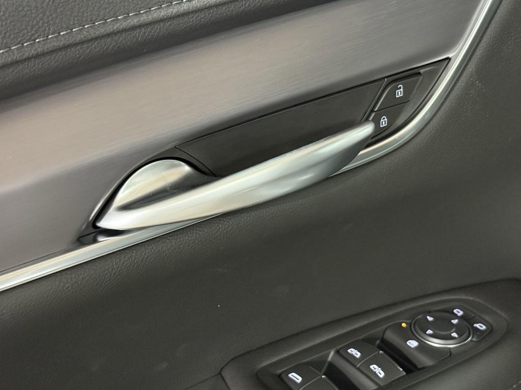 new 2025 Cadillac XT5 car, priced at $45,381
