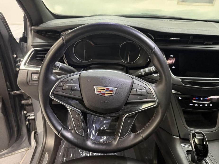 used 2021 Cadillac XT5 car, priced at $25,996