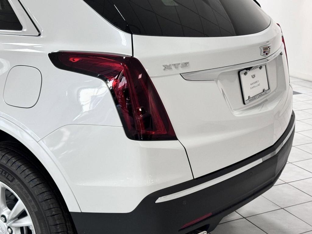 new 2025 Cadillac XT5 car, priced at $46,240