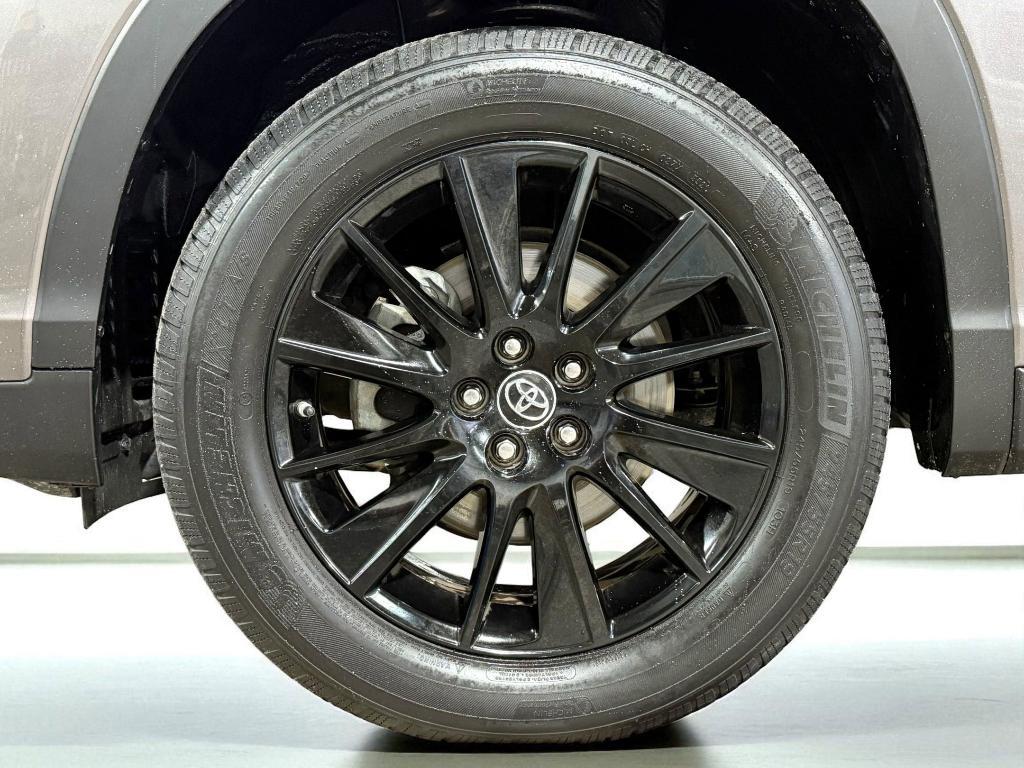 used 2019 Toyota Highlander car, priced at $21,996
