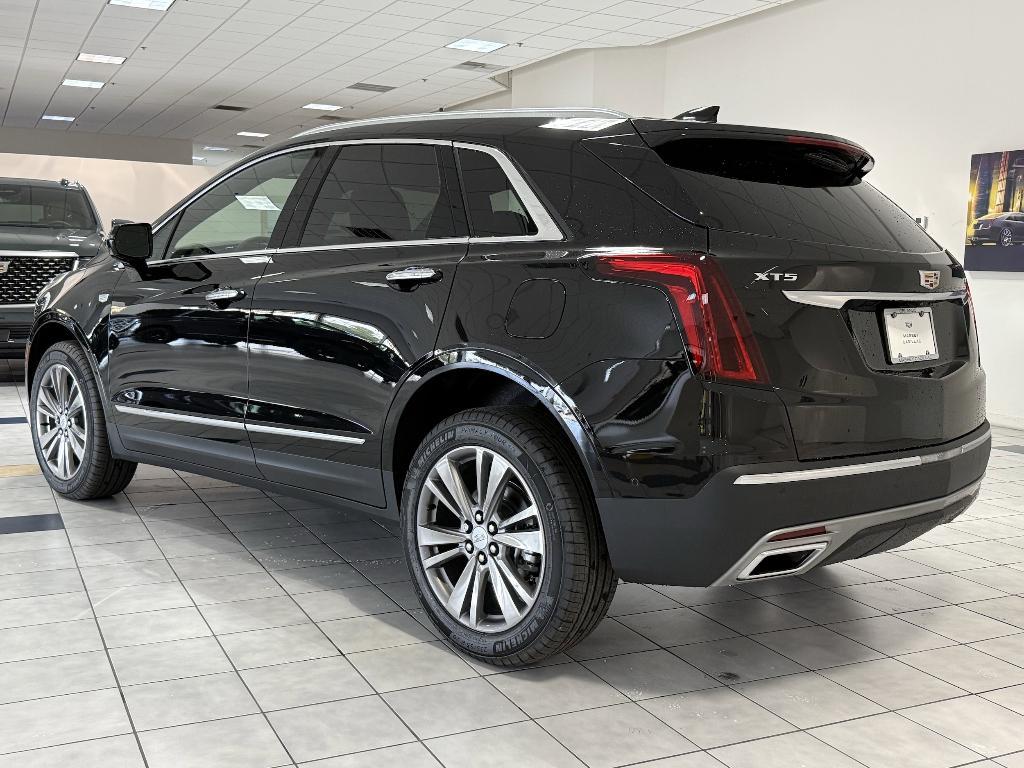 new 2025 Cadillac XT5 car, priced at $57,331