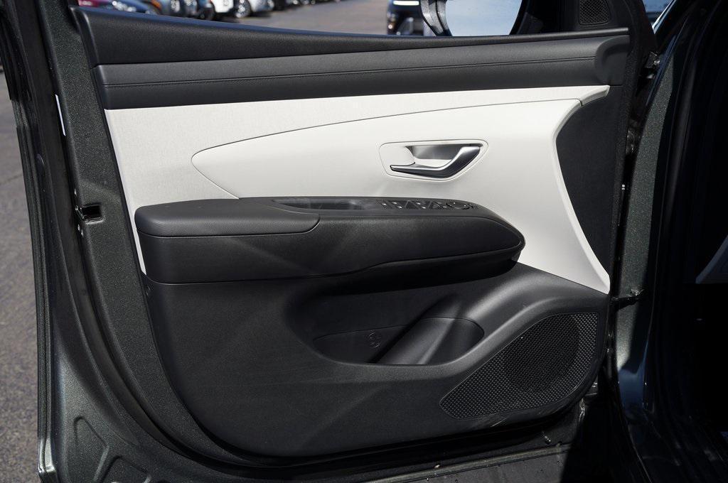 new 2025 Hyundai TUCSON Hybrid car, priced at $37,065