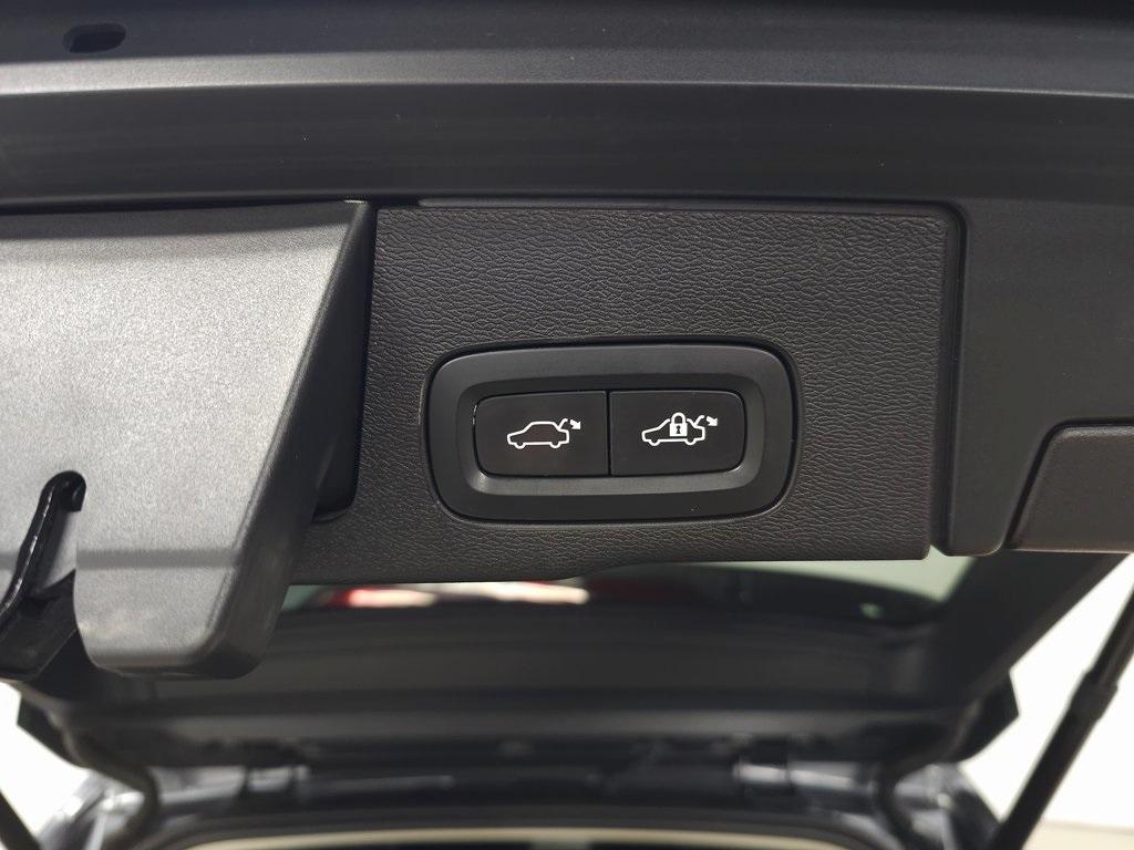 used 2021 Volvo XC60 car, priced at $28,480