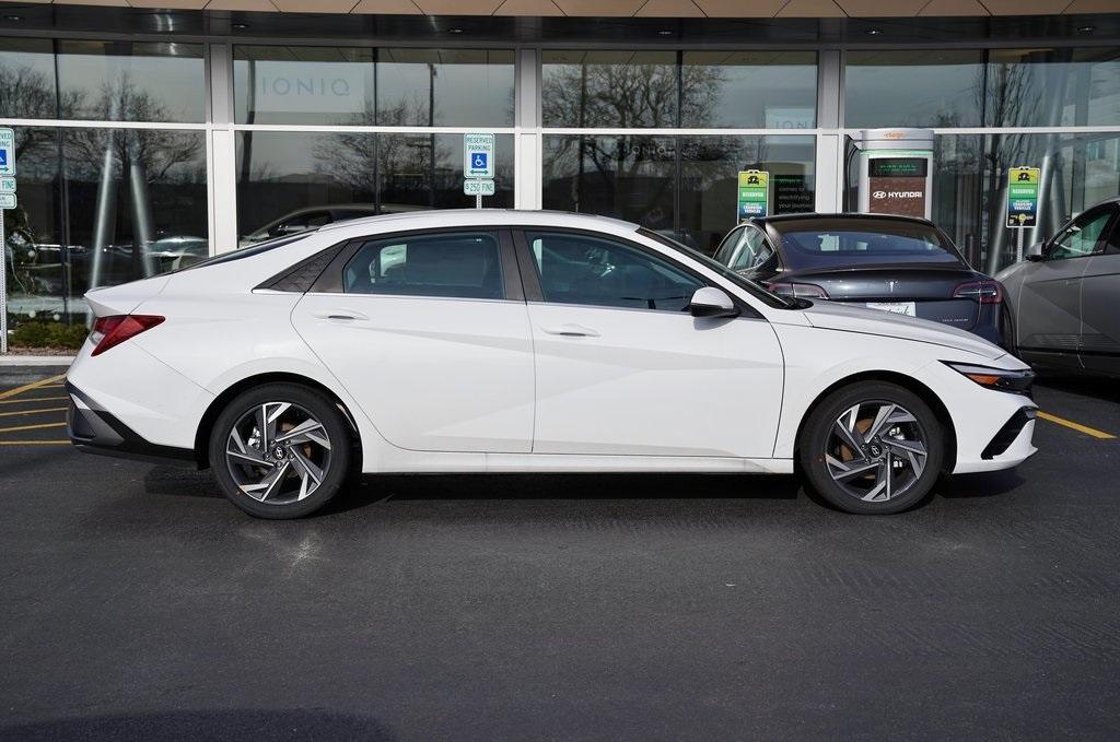 new 2025 Hyundai Elantra HEV car, priced at $30,509