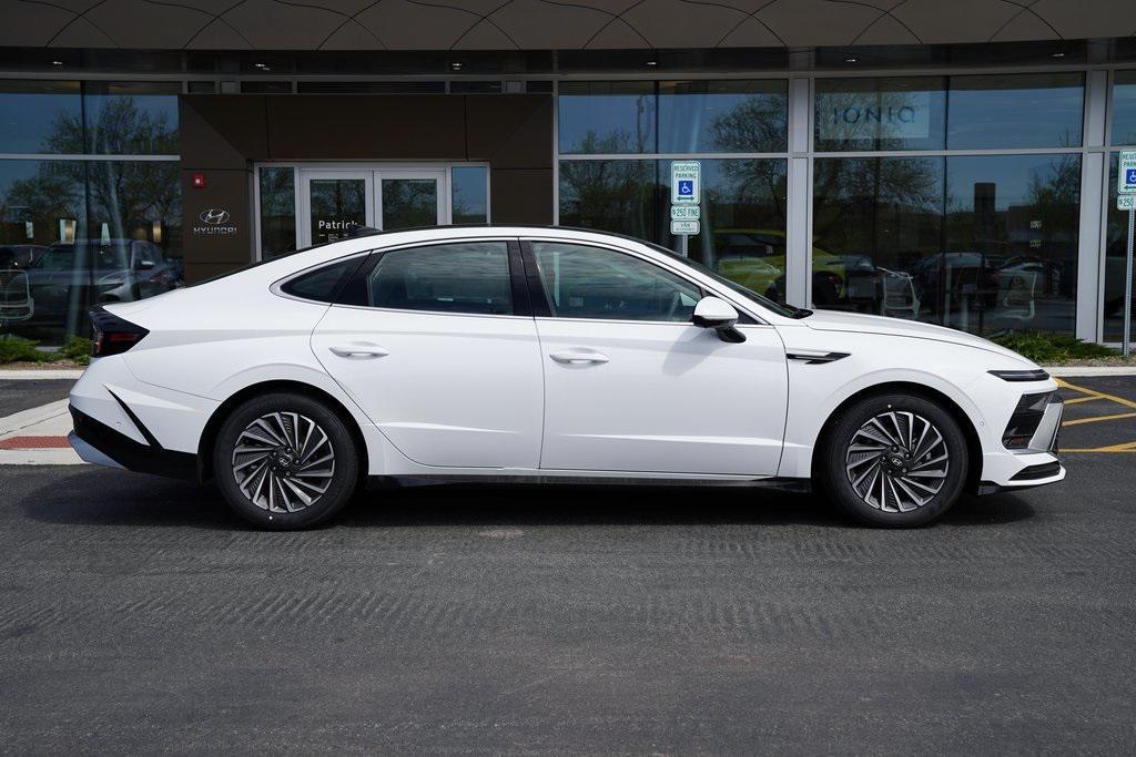 new 2025 Hyundai Sonata Hybrid car, priced at $39,025