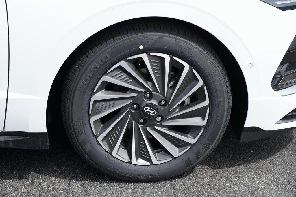 new 2025 Hyundai Sonata Hybrid car, priced at $39,025