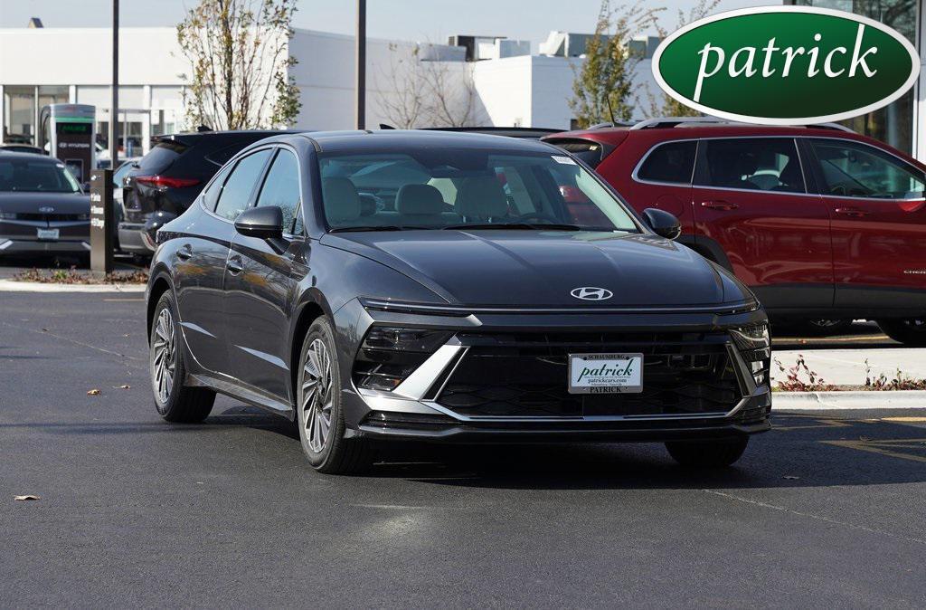 new 2025 Hyundai Sonata Hybrid car, priced at $32,174