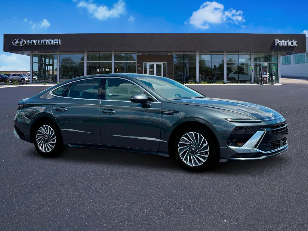 new 2025 Hyundai Sonata Hybrid car, priced at $32,172