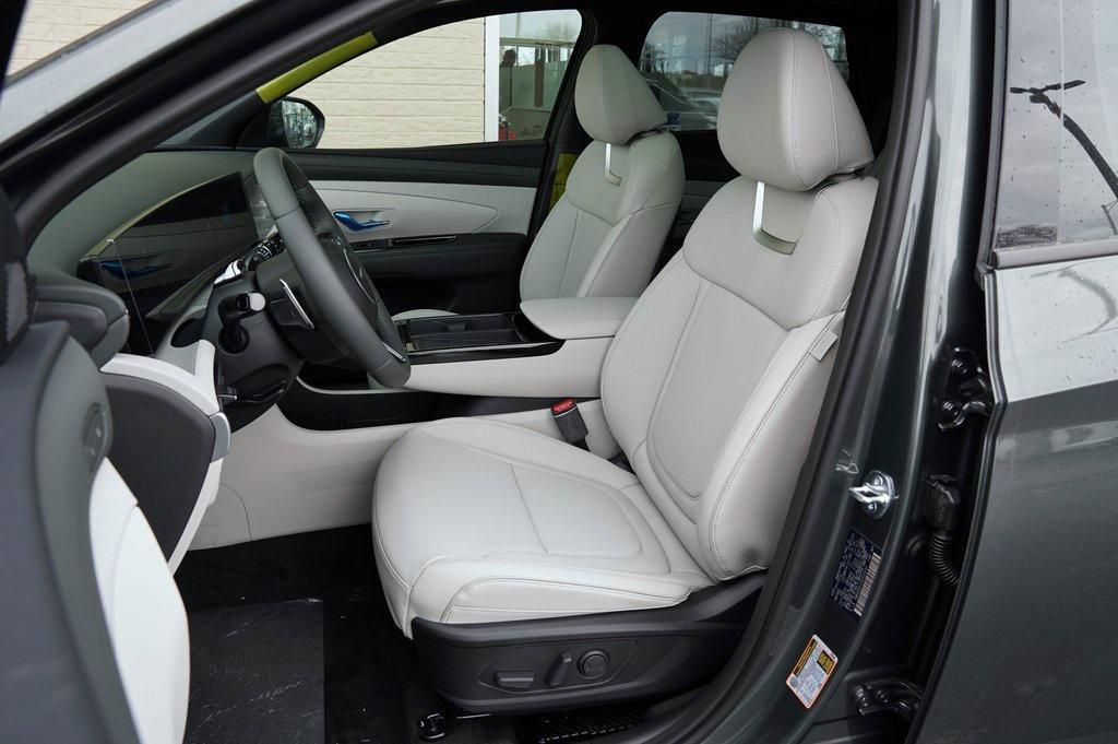 new 2025 Hyundai TUCSON Hybrid car, priced at $42,110