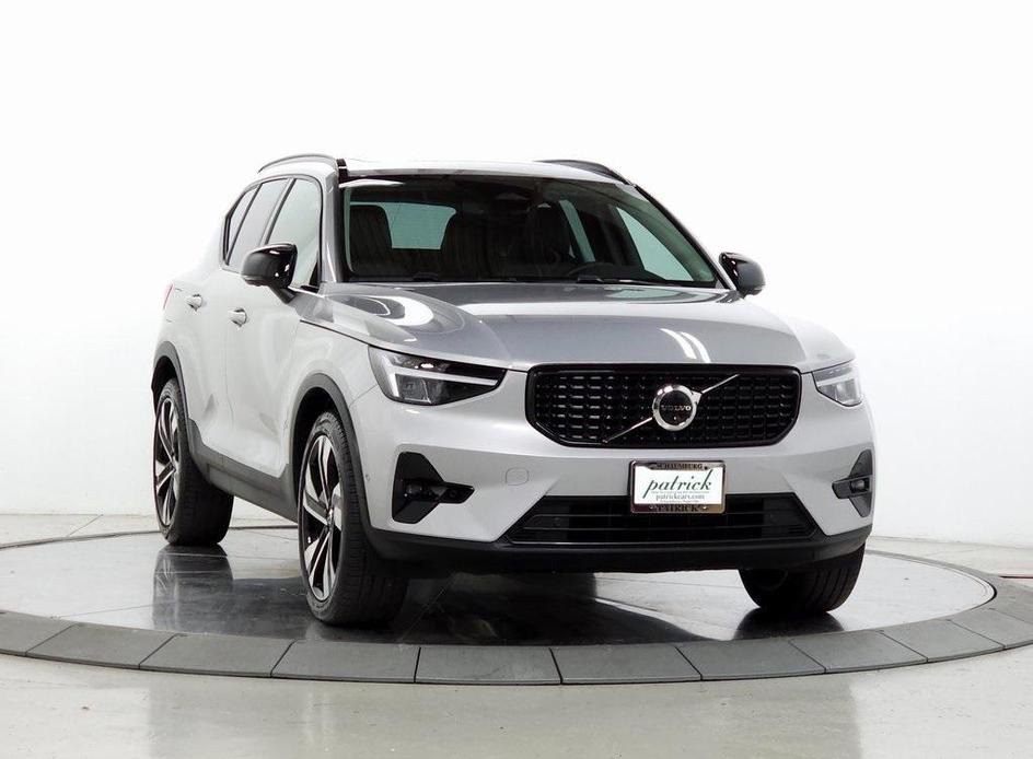 new 2023 Volvo XC40 car, priced at $39,876