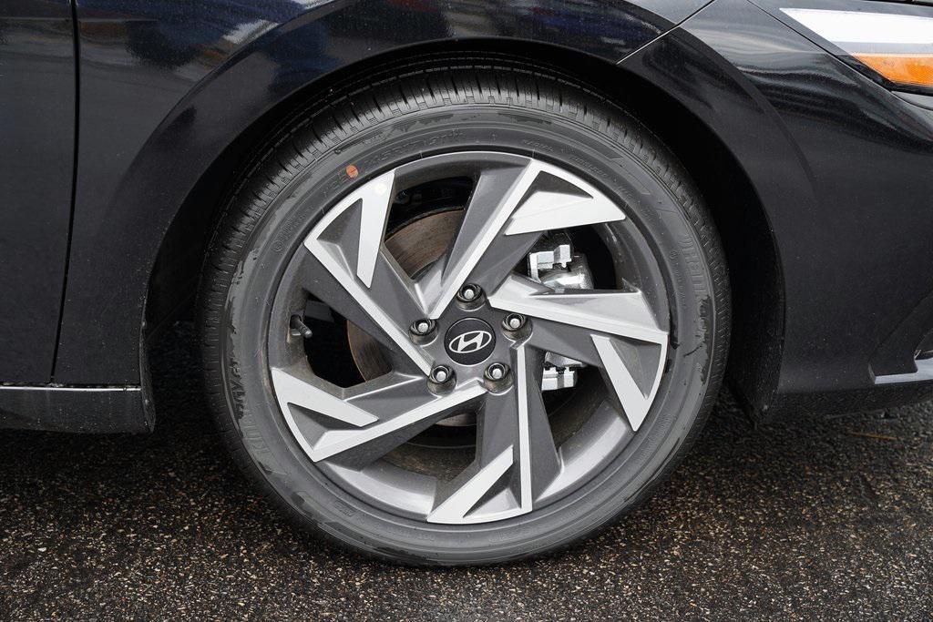 new 2025 Hyundai Elantra car, priced at $27,285