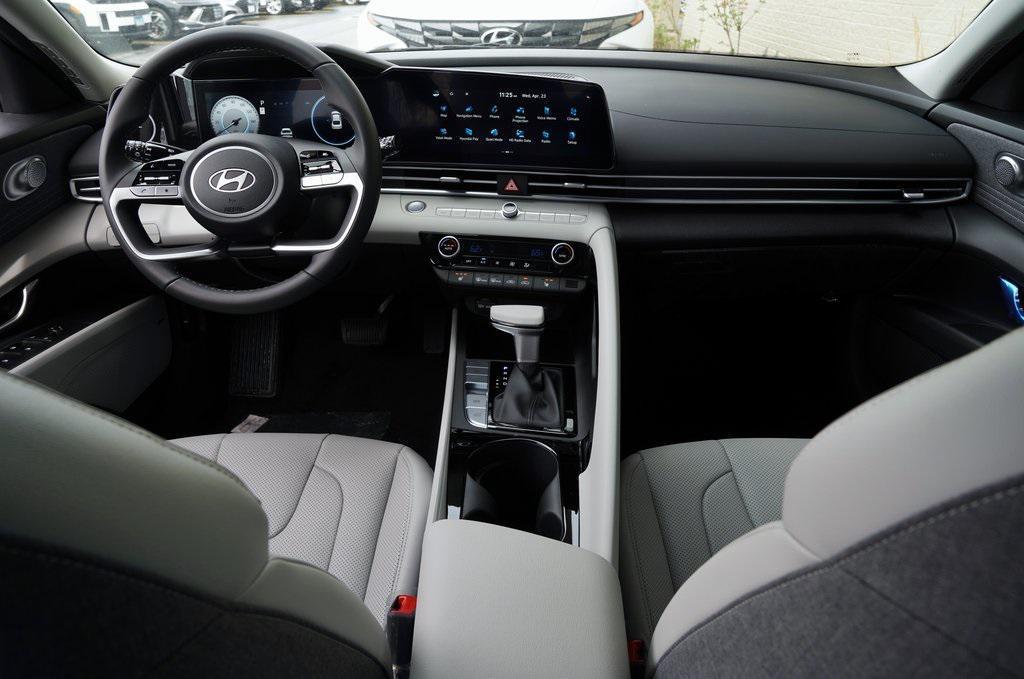 new 2025 Hyundai Elantra car, priced at $27,285