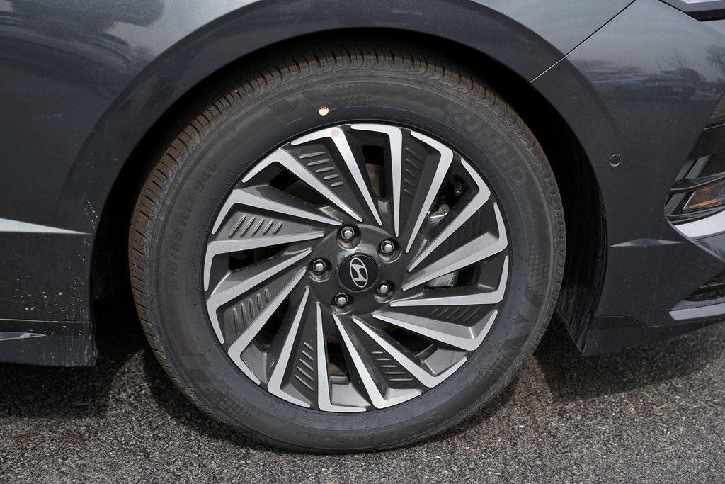 new 2025 Hyundai Sonata Hybrid car, priced at $37,990