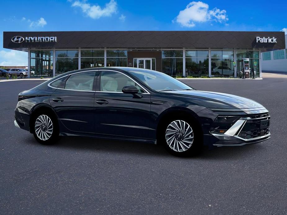 new 2025 Hyundai Sonata Hybrid car, priced at $38,543