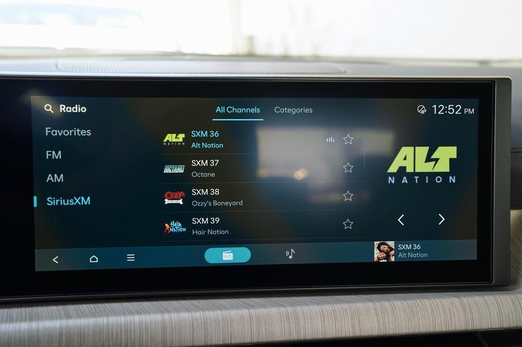 new 2025 Hyundai Sonata Hybrid car, priced at $32,080