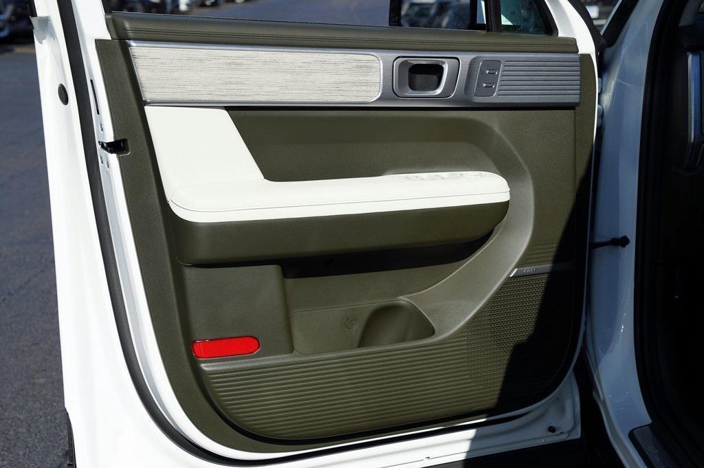 new 2025 Hyundai Santa Fe car, priced at $47,353