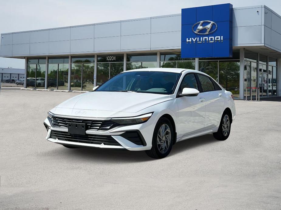 new 2025 Hyundai Elantra HEV car, priced at $27,765