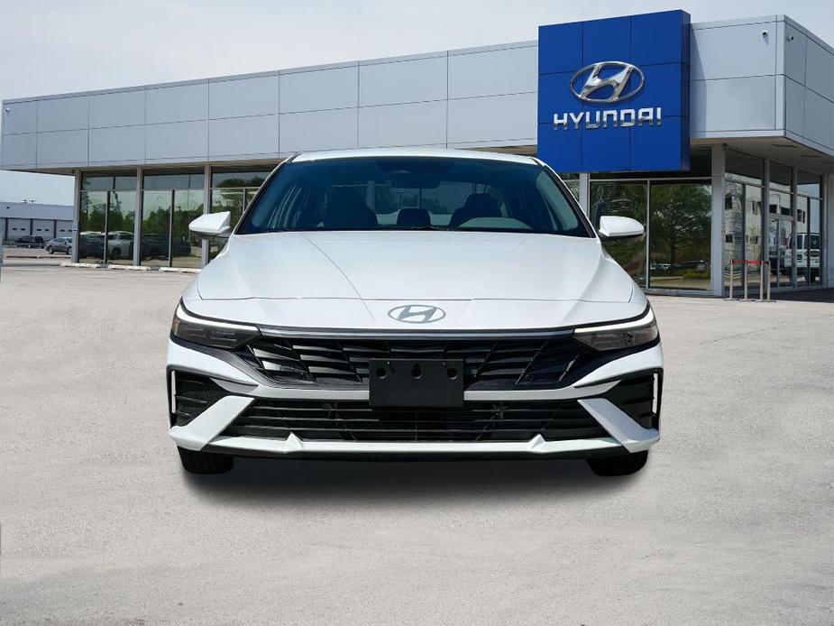 new 2025 Hyundai Elantra HEV car, priced at $27,765