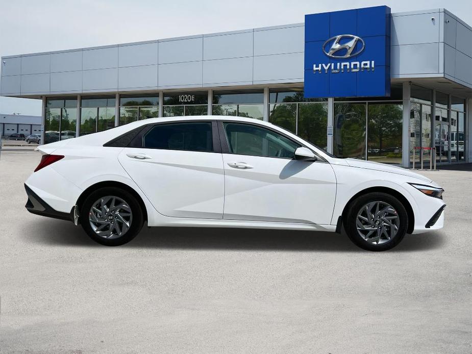 new 2025 Hyundai Elantra HEV car, priced at $27,765