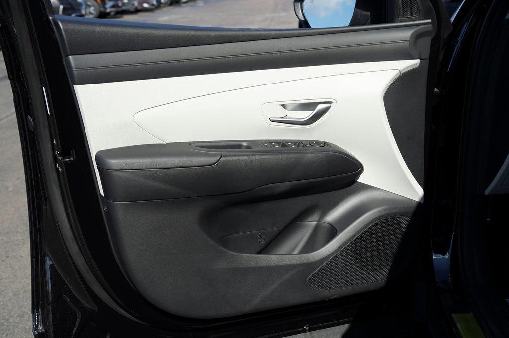 new 2025 Hyundai TUCSON Hybrid car, priced at $37,225
