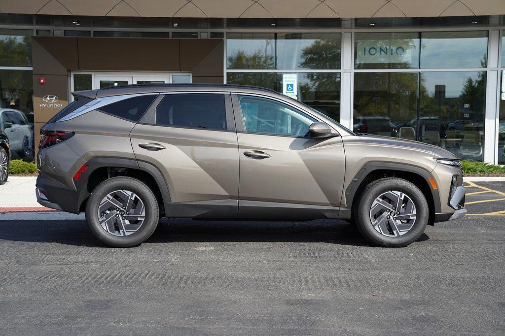 new 2025 Hyundai TUCSON Hybrid car, priced at $33,920