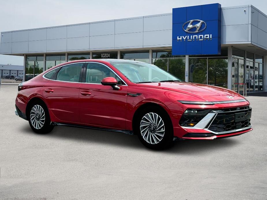 new 2025 Hyundai Sonata Hybrid car, priced at $38,937