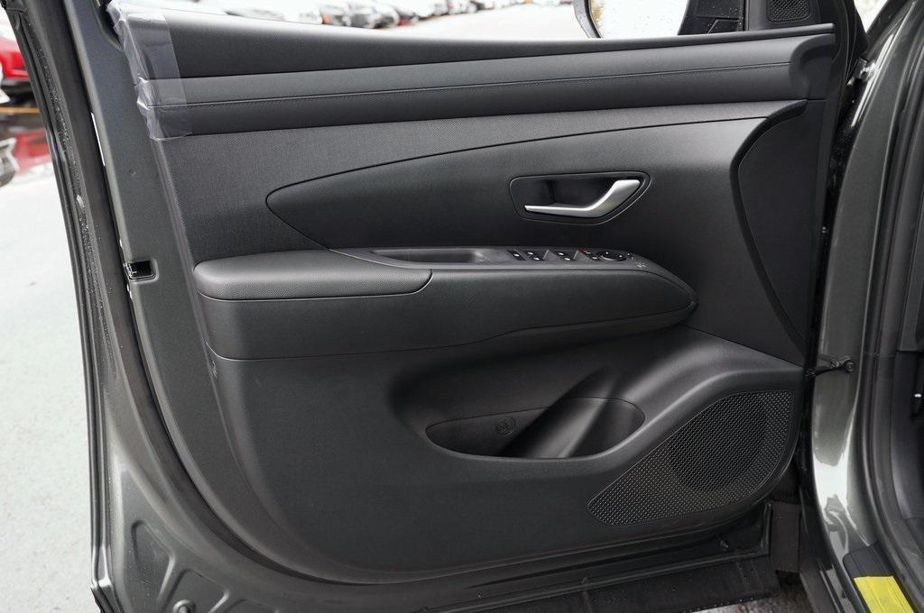 new 2025 Hyundai TUCSON Hybrid car, priced at $37,065