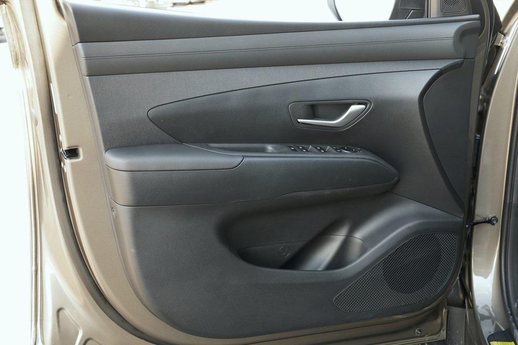 new 2025 Hyundai TUCSON Hybrid car, priced at $37,215