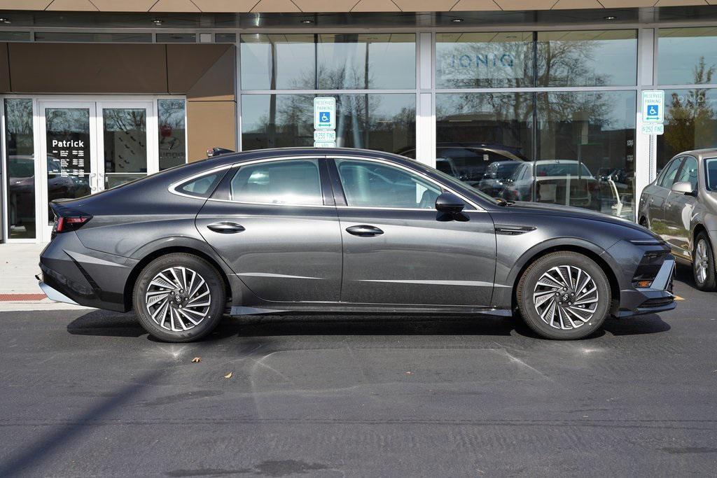 new 2025 Hyundai Sonata Hybrid car, priced at $31,112