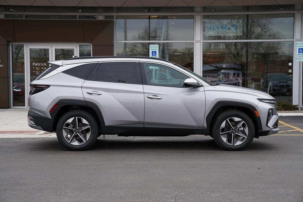 new 2025 Hyundai TUCSON Hybrid car, priced at $37,225